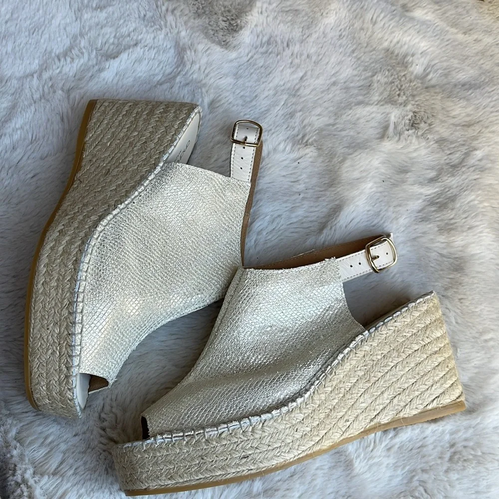 Andre Assous Women's silver wedge leather Sandals